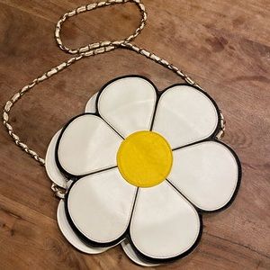 Nila Anthony Daisy Purse